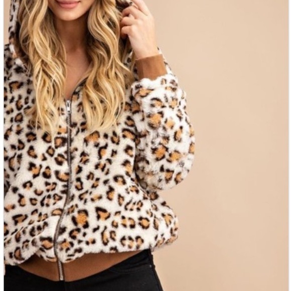 🤍🔥IVORY LEOPARD FAUX FUR BOMBER JACKET - Picture 4 of 5